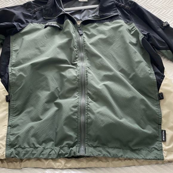 Mens packable Columbia Jacket - Picture 9 of 11